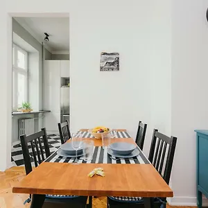 Oomph Elegant Apartment